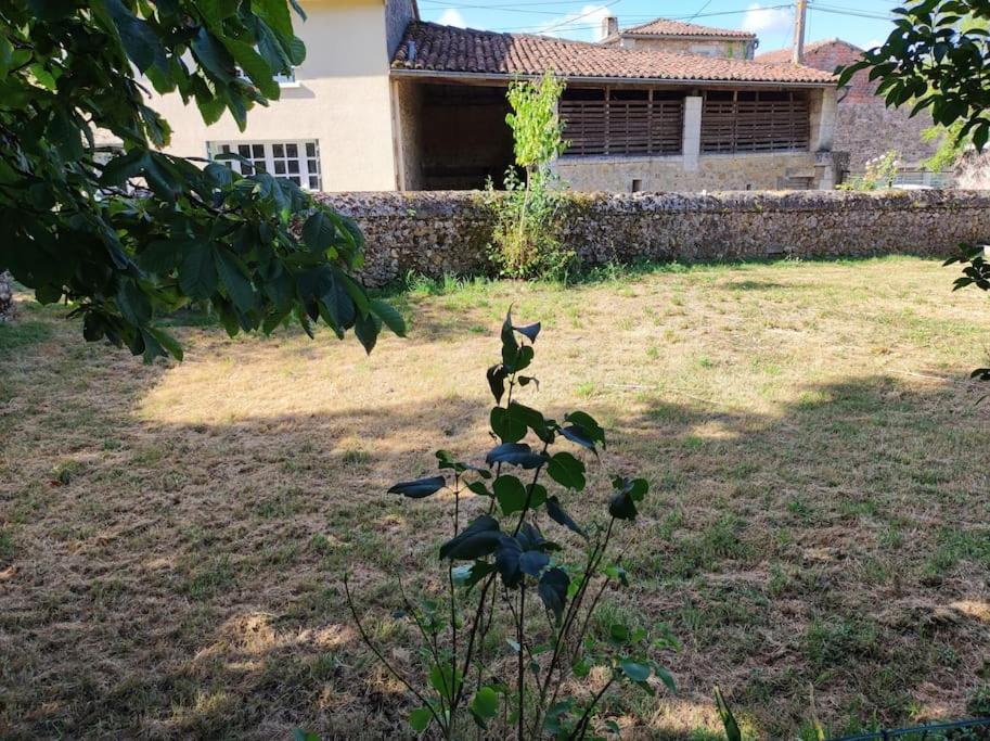 Maison De Campagne, Bulle De Verdure Montbron Buitenkant foto