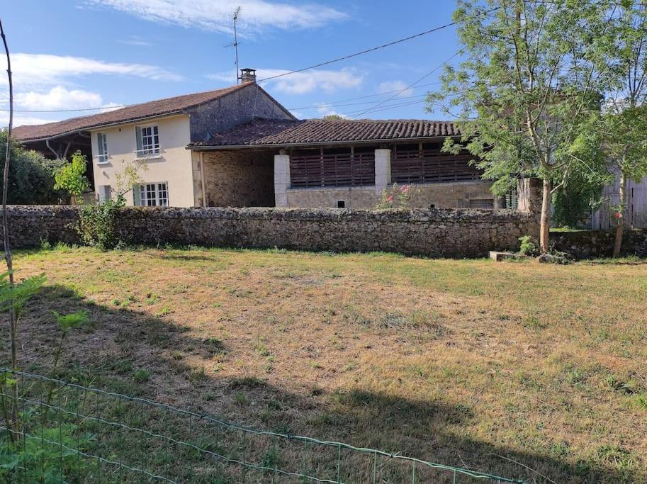 Maison De Campagne, Bulle De Verdure Montbron Buitenkant foto