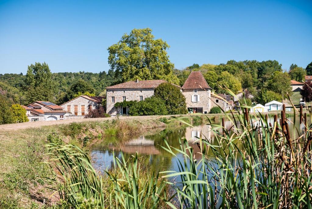 Maison De Campagne, Bulle De Verdure Montbron Buitenkant foto